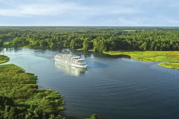 overnight riverboat cruise mississippi river